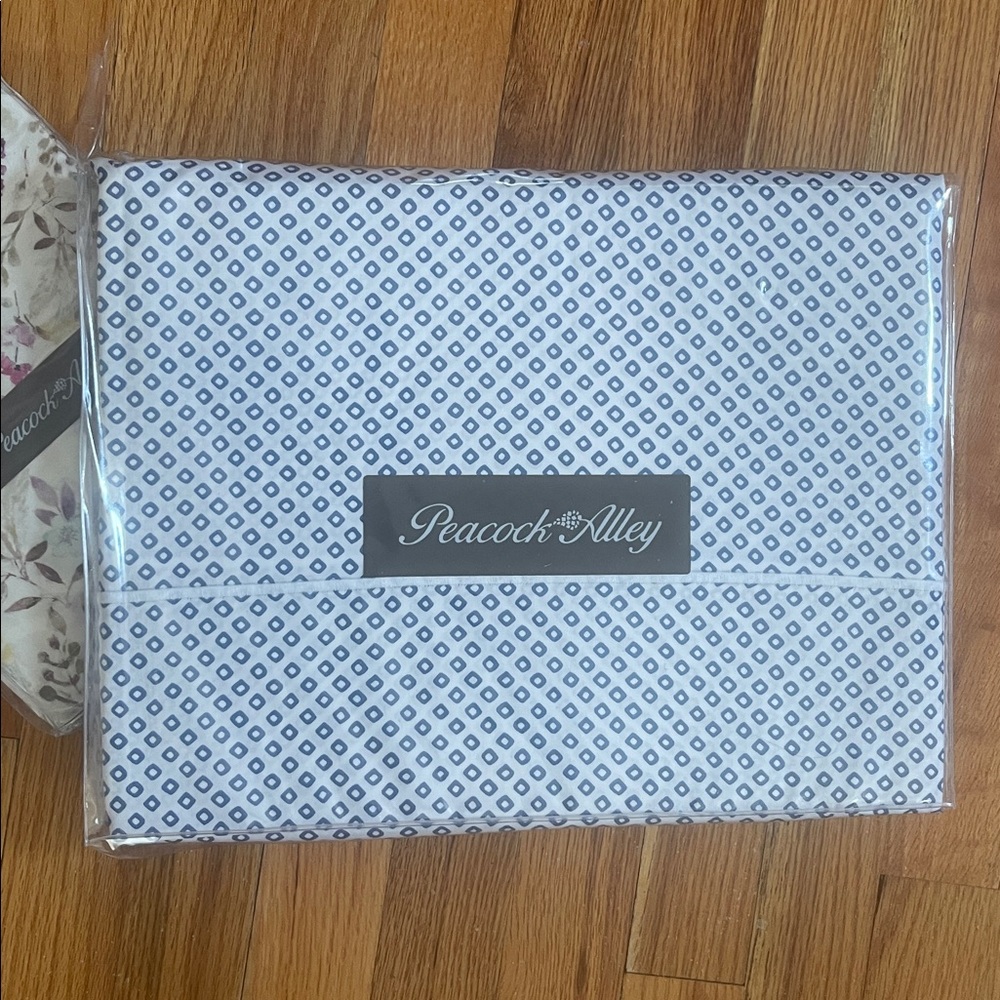 PEACOCK ALLEY Crisp Blue & White Geometric Queen Flat/Pr Standard Matching Cases - Picture 6 of 6